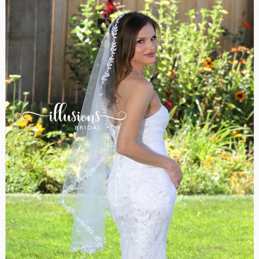 Lace Bridal Veil with clip | Wedding accessory, bride